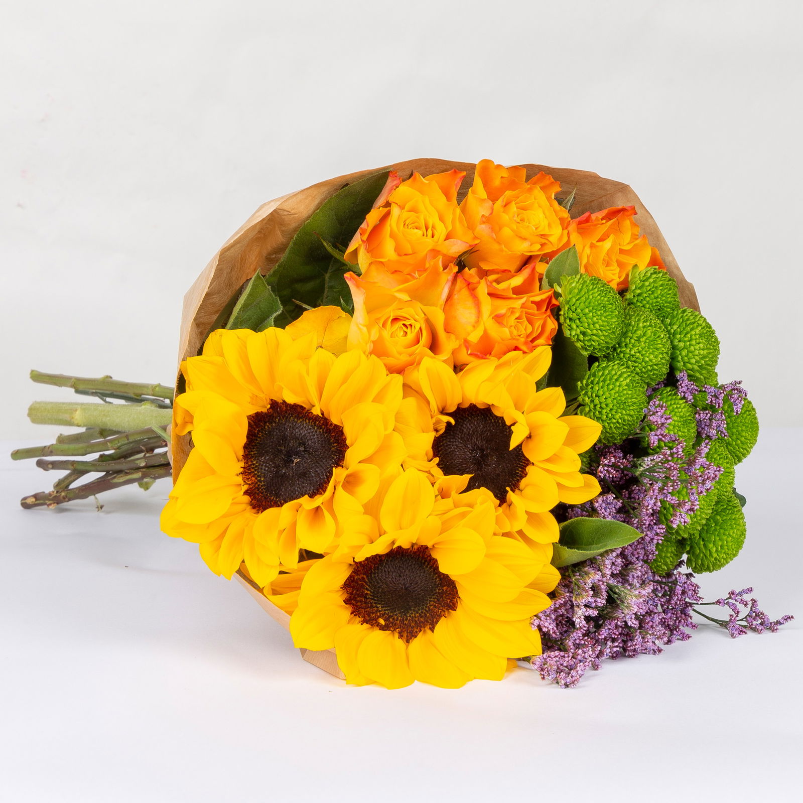 Gelber Schnittblumen-Mix mit Sonnenblumen, Rosen & Chrysanthemen