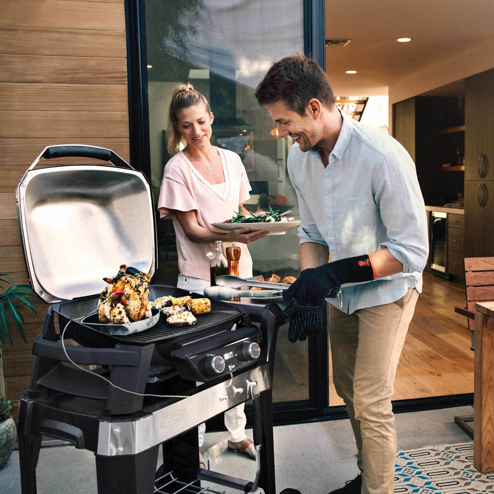 Weber® Elektrogrill Pulse 2000 schwarz, mit Rollwagen