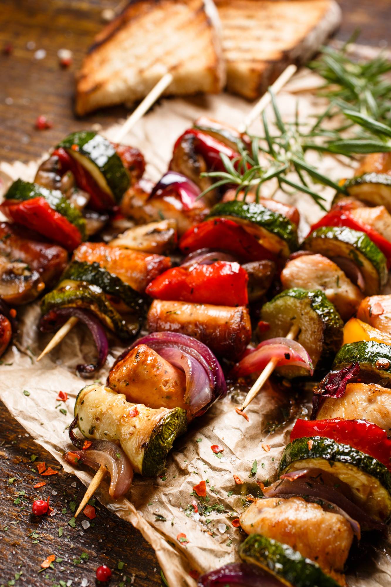 Grillspieße mit Winterbohnenkraut